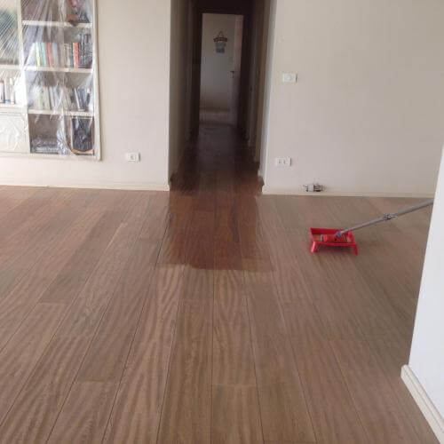 התקנת דק בדירה